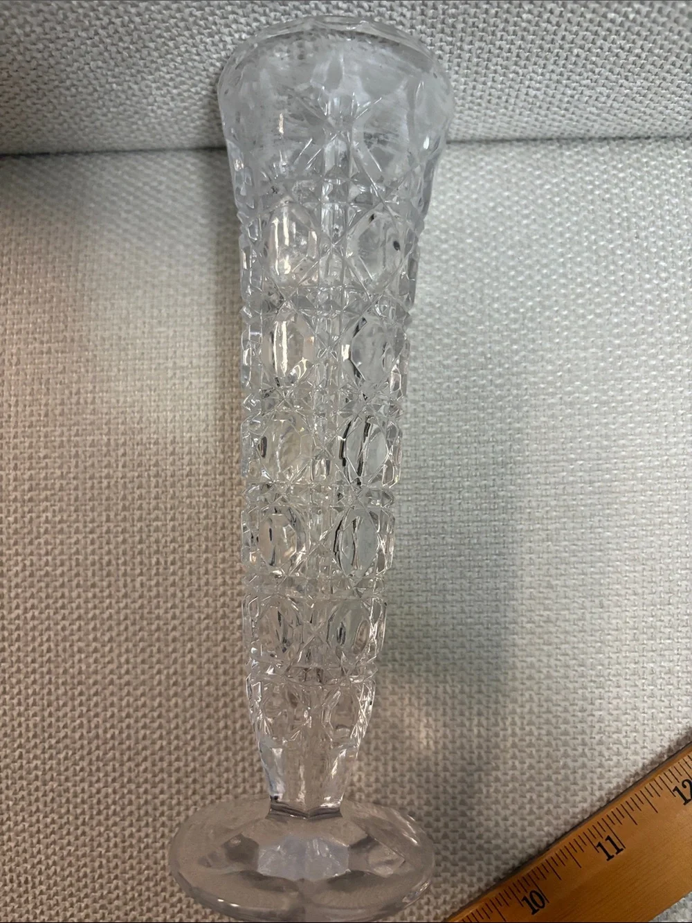 Clear Cut-Pattern Bud Vase – Elegant Crystal-Style Accent